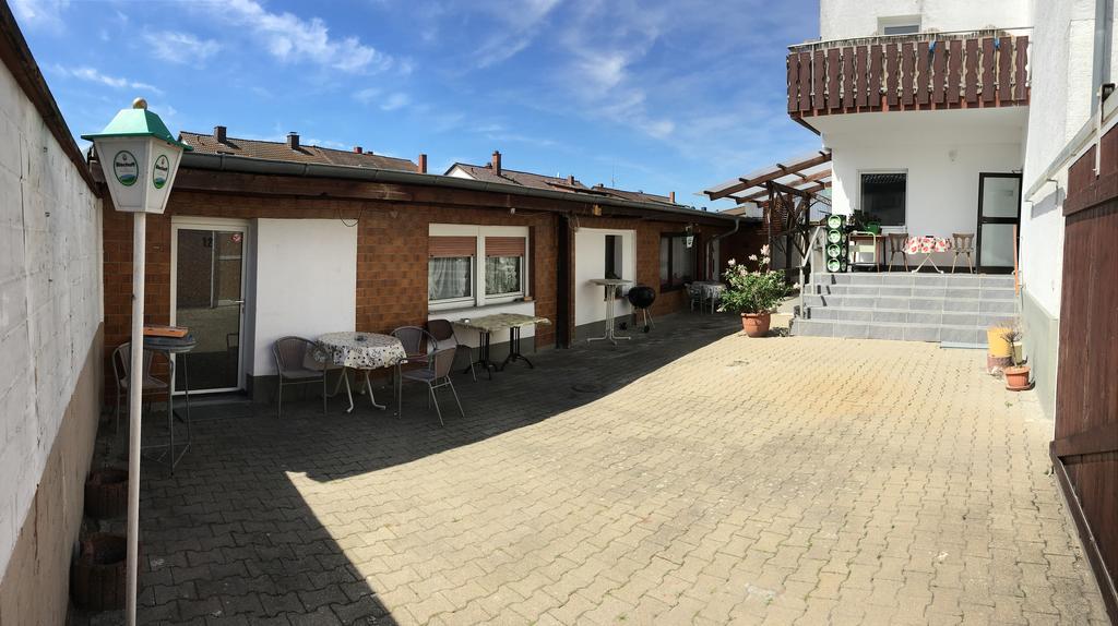 Gasthof Und Pension Mainzer Rad Schwetzingen Exterior foto